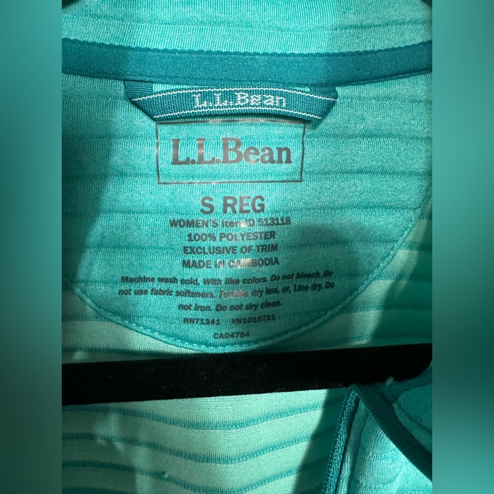 Women's L.L.Bean Airlight Vest in Green polyester with a full zip closure small - Picture 4 of 9